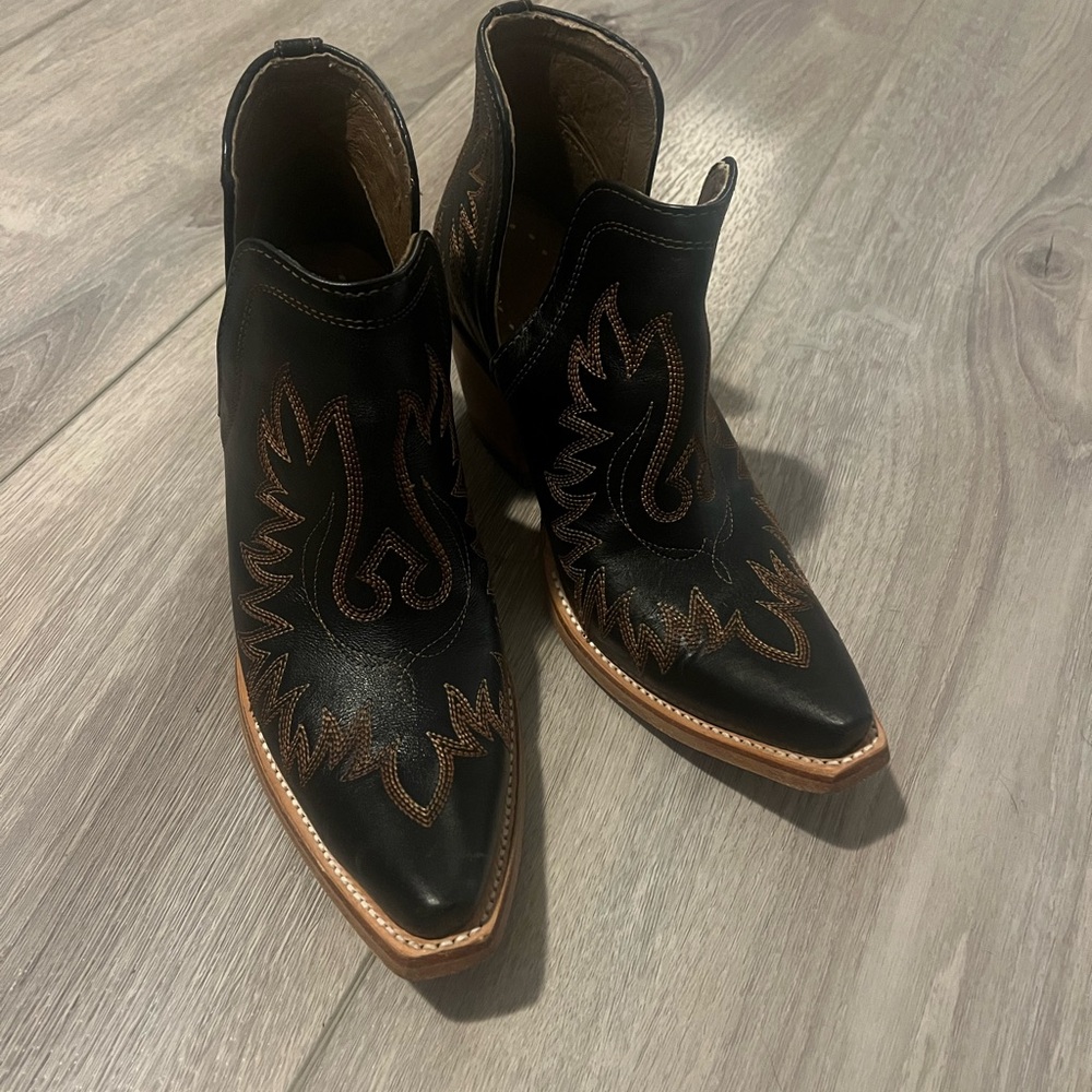 ARIAT DIXON Black and Brown Western Ankle Boots